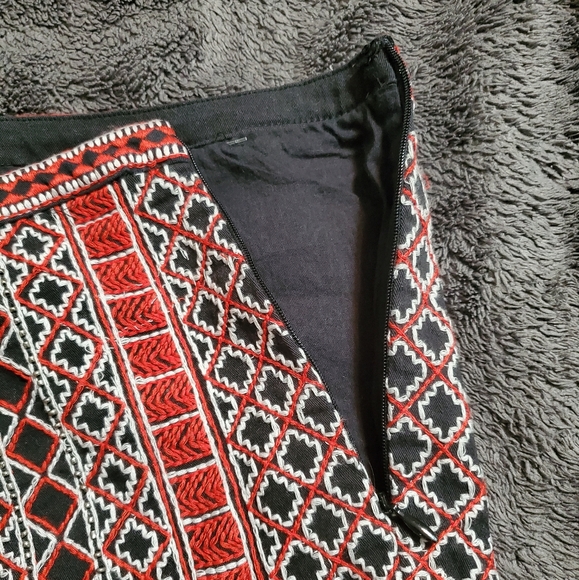 Forever 21 embroidered shorts - Picture 3 of 4